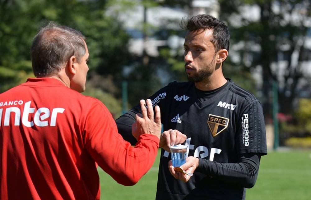 São Paulo foca na bola parada no último treino antes de pegar o Sport