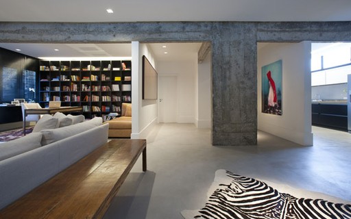 Arquitetura e décor minimalistas renovam apartamento de 200 m²