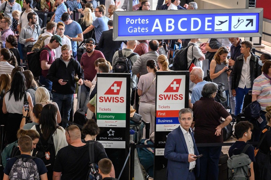 Falha de informática fecha espaço aéreo da Suíça, atrasando e cancelando voos em aeroportos no país