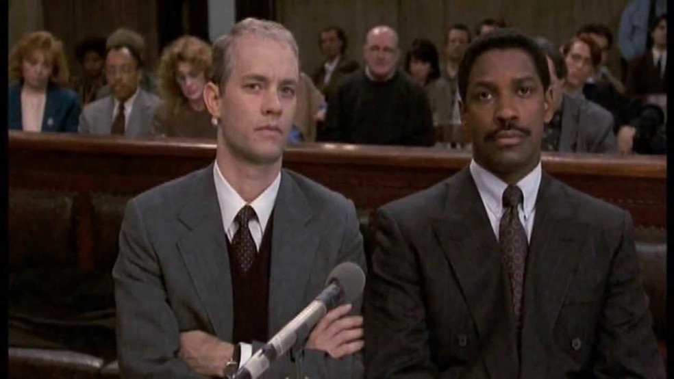 Tom Hanks e Denzel Washington em cena do filme "Filadélfia" — Foto: Divulgação/Divulgação