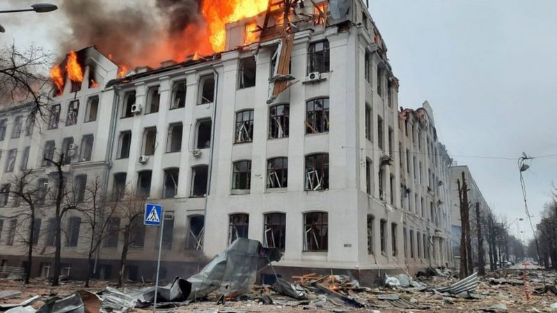 Kharkiv é uma das várias cidades onde os bombardeios russos continuam (Foto: Getty Images via BBC News)