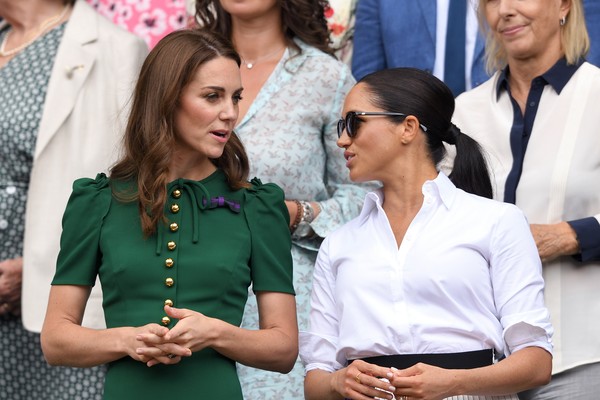 As duquesas Kate Middleton e Meghan Markle em um evento representando a Família Real Britânica (Foto: Getty Images)