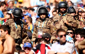 OFF - Prisão e festa de argentinos marcam terceiro jogo da Copa no Mineirão