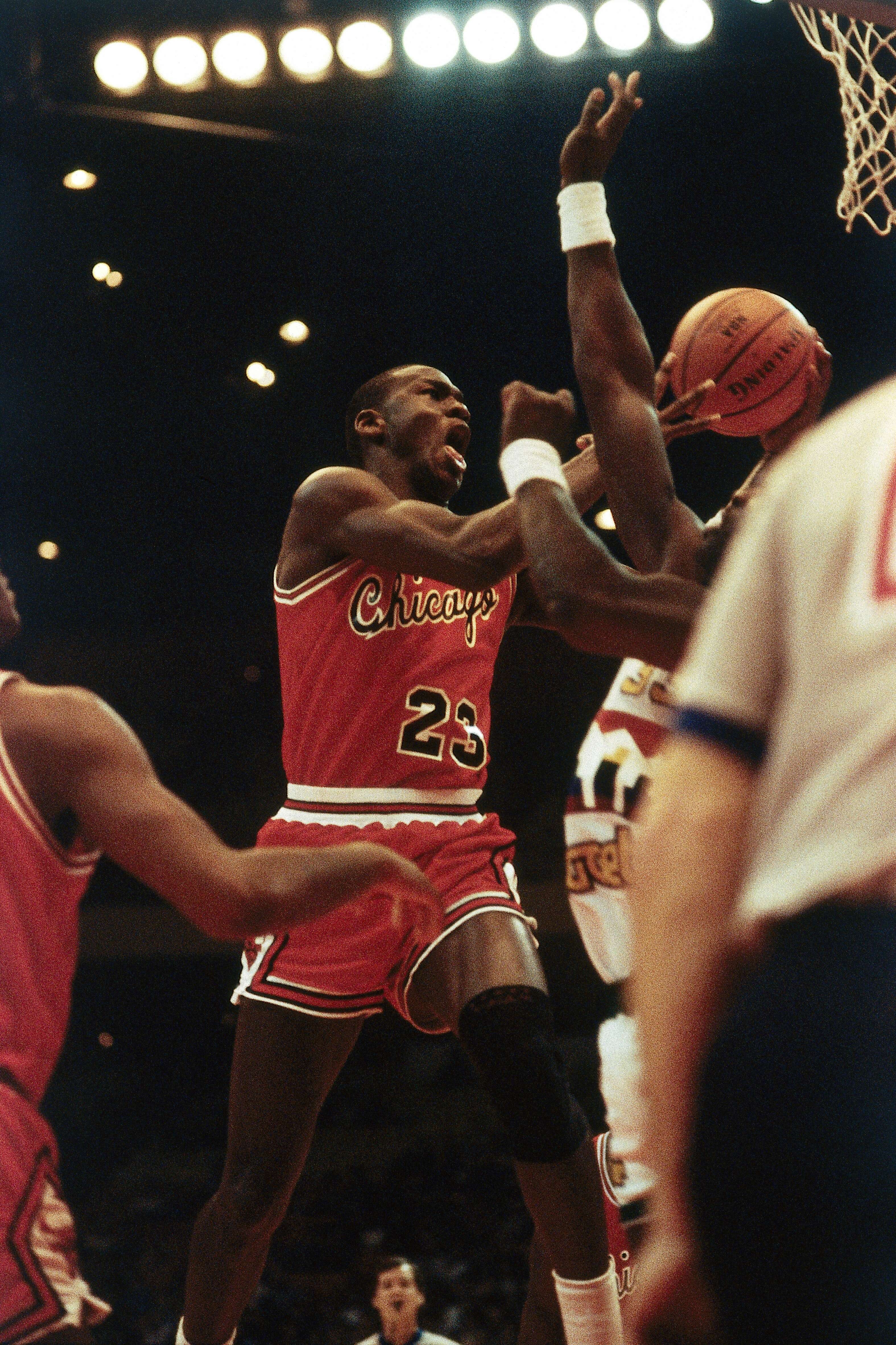 Michael Jordan em ação na década de 1980 (Foto: getty)