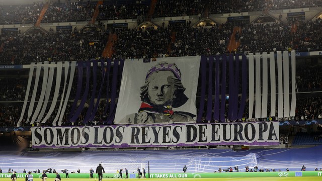 Contra o PSG, torcida do Real Madrid estende bandeirão e mensagem: "Somos os reis da Europa"