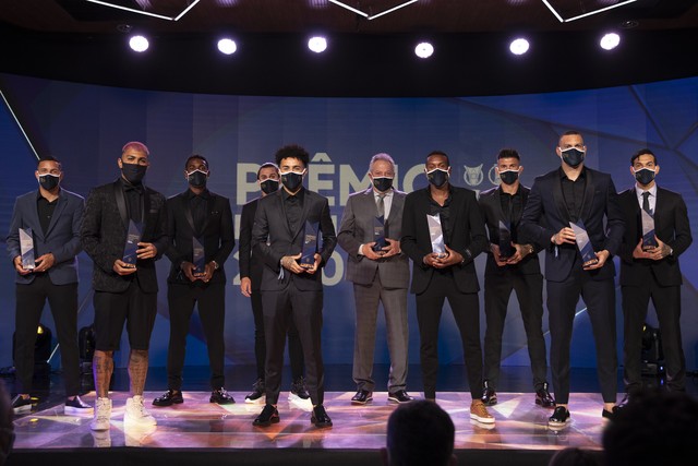 Fagner é eleito melhor lateral-direito do Brasileirão 