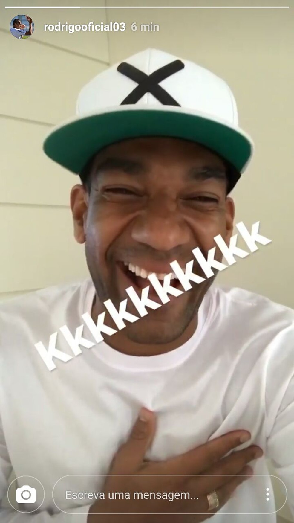 Rodrigo postou vídeo rindo, com a legenda: 