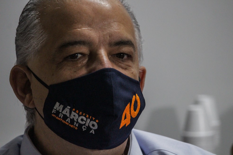 O candidato à Prefeitura de São Paulo, Marcio França (PSB), durante encontro com representantes do Sindicato da Guarda Civil Metropolitana (GCM), no Anhangabaú, na região central da capital paulista, nesta sexta-feira, 16 de outubro de 2020. — Foto: Foto: ANANDA MIGLIANO/O FOTOGRÁFICO/ESTADÃO CONTEÚDO