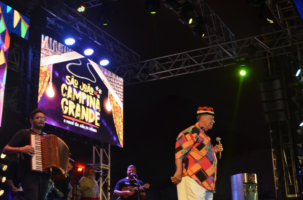 Genival Lacerda também fez show na abertura do São João 2019 de Campina Grande — Foto: Iara Alves/G1