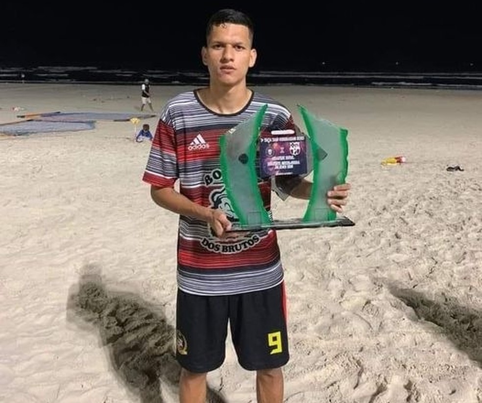 Jogador de Guarujá tinha 'coração bom' e era promessa do esporte, afirmam familiares — Foto: Arquivo Pessoal