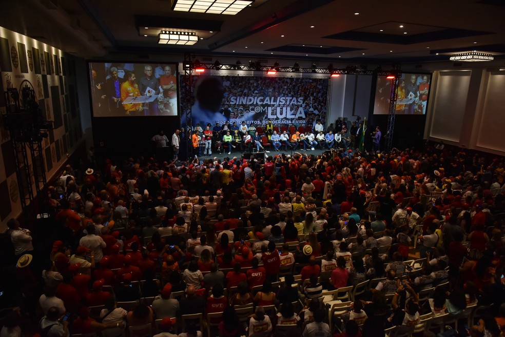 Encontro com sindicalistas representantes das principais centrais sindicais brasileiras, na Casa de Portugal em S&atilde;o Paulo, nesta quinta feira (14).  Ex Presidente Luiz In&aacute;cio Lula da Silva, (PT) participa de encontro com sindicalistas representantes das principais centrais sindicais brasileiras, na Casa de Portugal em S&atilde;o Paulo, nesta quinta feira (14). &mdash; Foto: ROBERTO CASIMIRO/FOTOARENA/ESTAD&Atilde;O CONTE&Uacute;D