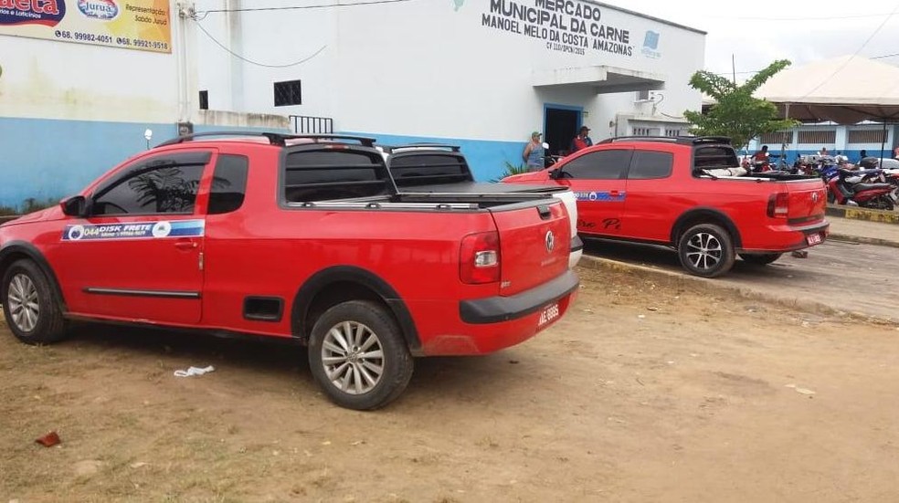 Pampeiros que fazem transporte de cargas reclamam de taxa nacional em Cruzeiro do Sul — Foto: Mazinho Rogério/G1