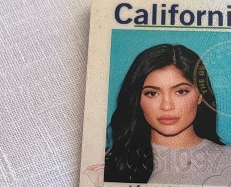 A carteira de motorista de Kylie Jenner (Foto: Reprodução/Instagram)