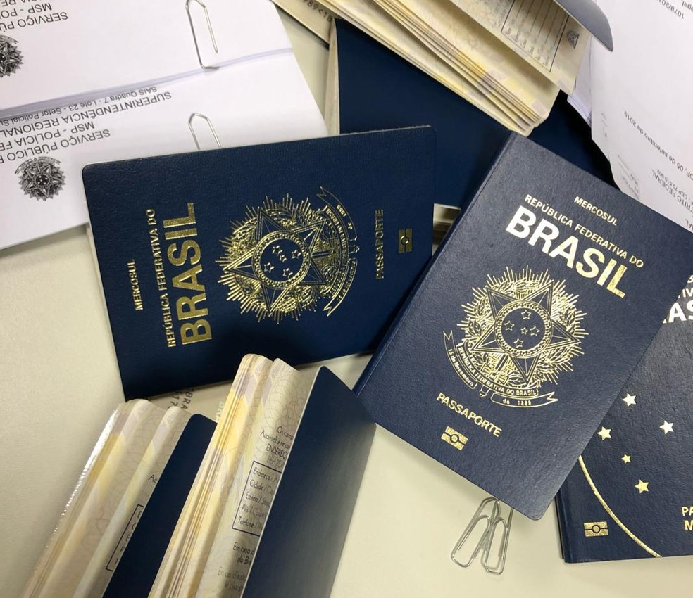 Passaportes apreendidos durante operaÃ§Ã£o da PF no Aeroporto de BrasÃ­lia â?? Foto: PolÃ­cia Federal/DivulgaÃ§Ã£o