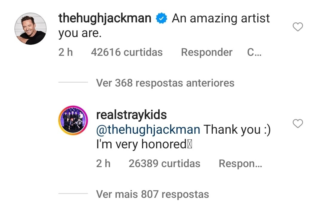 Reprodução do comentário de Hugh Jackman, em que diz que Hyunjin é um artista incrível. "Obrigada! Estou honrado", respondeu a conta da banda (Foto: Reprodução/Instagram)