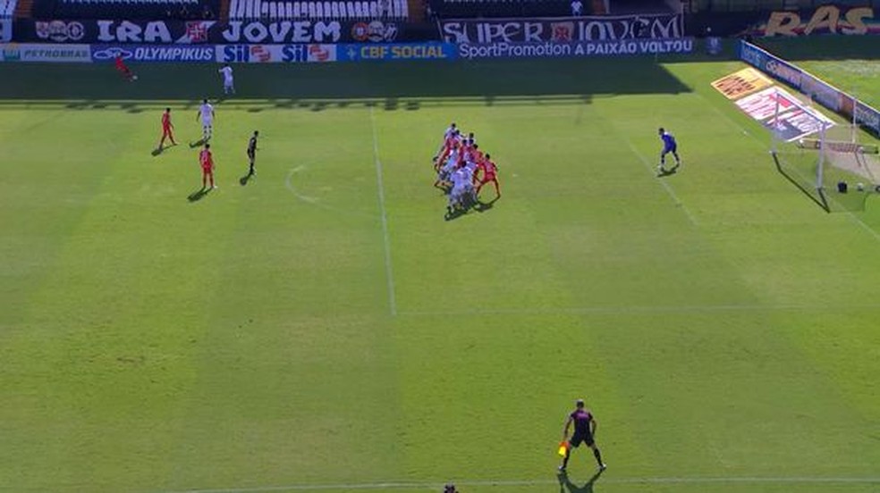 O lance do gol de Rodrigo Dourado: tecnologia do VAR não funcionou — Foto: Premiere
