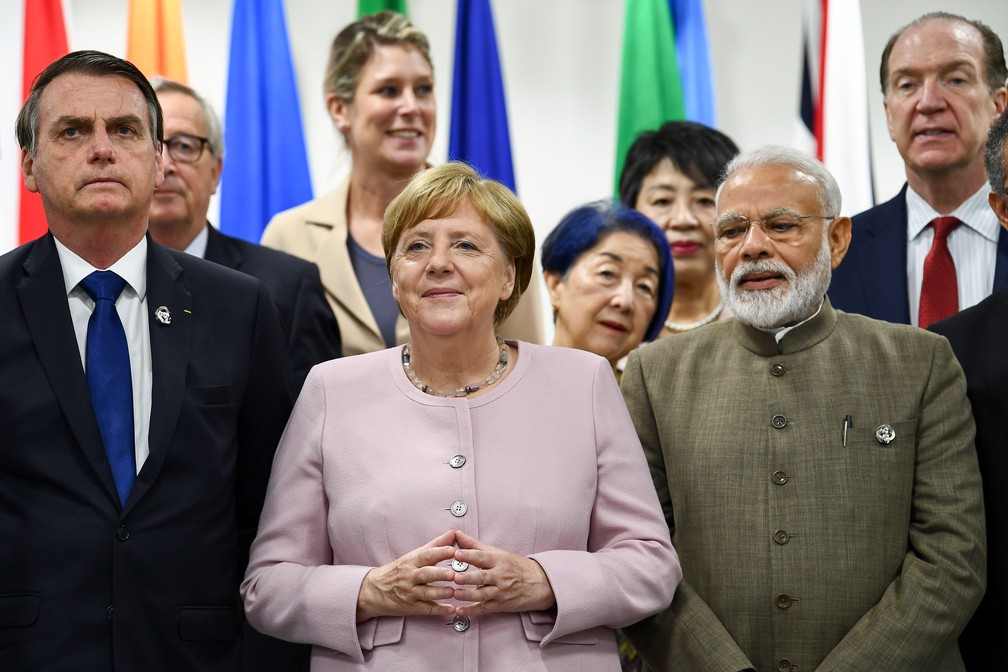 O presidente Jair Bolsonaro, a chanceler alemÃ£ Angela Merkel e o primeiro-ministro indiano Narendra Modi em encontro do G20. â Foto: Brendan Smialowski / AFP