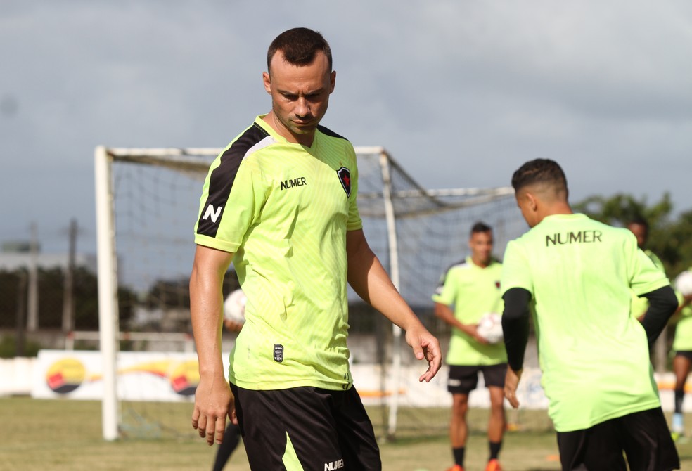 PlÃ­nio jogou no Botafogo-PB entre 2016 e 2017 (Foto: Cisco Nobre / GloboEsporte.com)