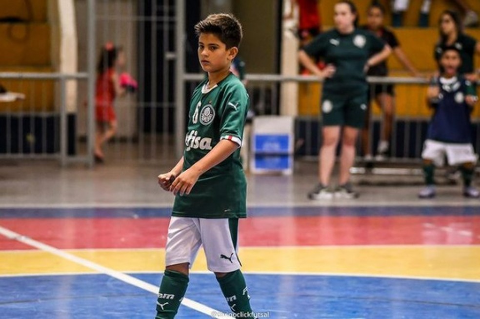 Corinthians convida atleta do sub-10 de futsal que deixou o Palmeiras após ver jogo na torcida do Timão