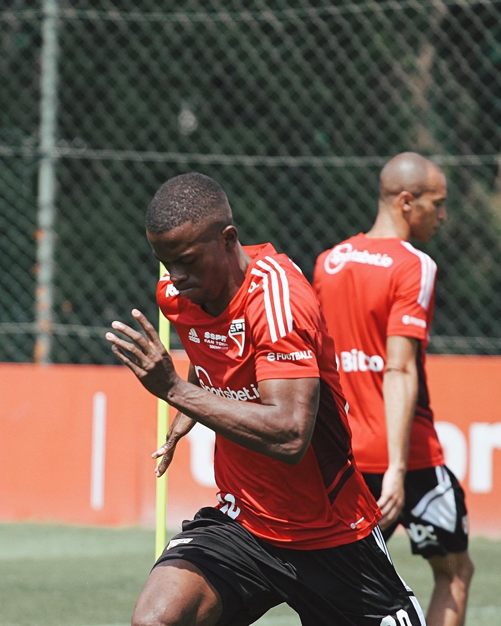 São Paulo abre série de jogos para se afastar da degola antes da final da Sul-Americana