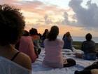 Zona Sul do Recife tem encontro de meditação coletiva na praia