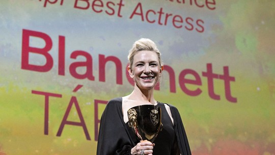 Cate Blanchett conquista o prêmio de melhor atriz no Festival de Veneza