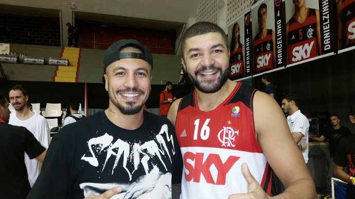 Na torcida pelo primo, ex-BBB renega fama: Olivinha é o famoso da família