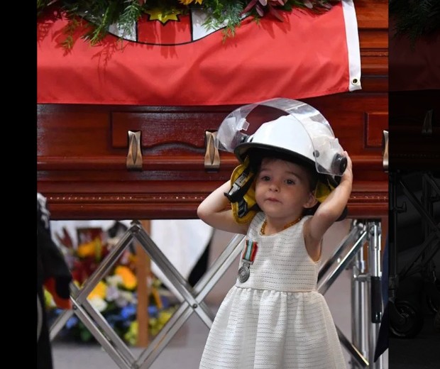 Resultado de imagem para filha de bombeiro morto na austrália usa capacete do pai em velorio