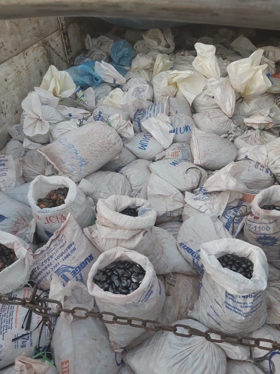 Pedras foram apreendidas em Atibaia — Foto: Divulgação/Polícia Rodoviária Federal 