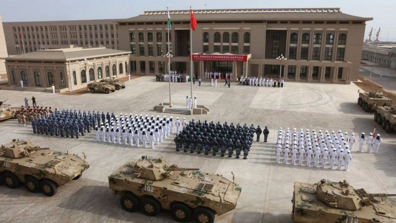 A base naval chinesa em Djibouti, na entrada do Mar Vermelho e do Canal de Suez, causou polêmica (Foto: Getty Images via BBC News)