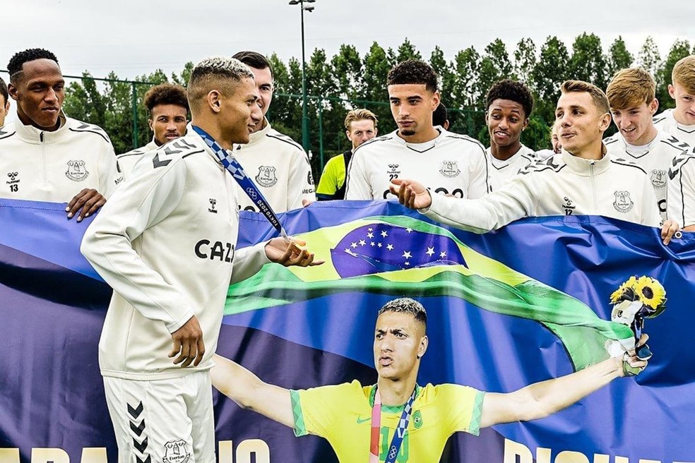 Brasileiro fez a dança do Pombo com a medalha de ouro no peito — Foto: Divulgação/Everton