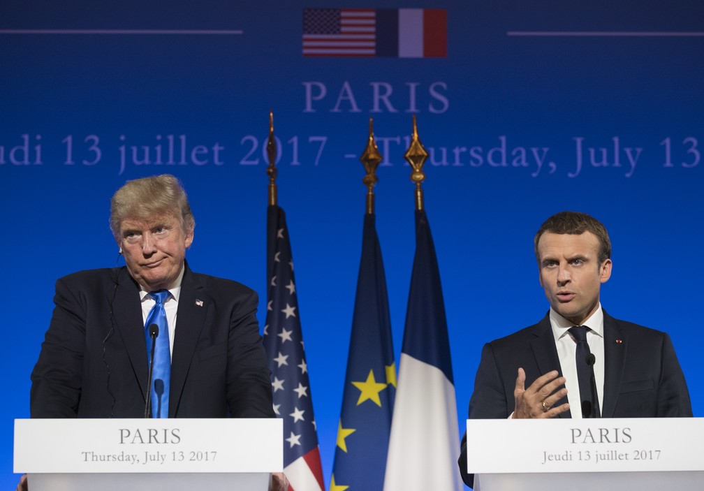 Donald Trump e Emmanuel Macron durante coletiva de imprensa em Paris, em julho de 2017, na qual Macron discordou publicamente de Trump (Foto: AP Photo/Carolyn Kaster)