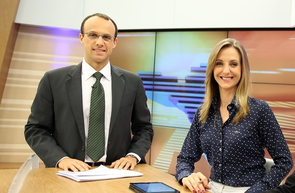 Adriana Krauss e Renato Igor apresentam o Bom Dia SC por uma semana | NSC  TV | Rede Globo