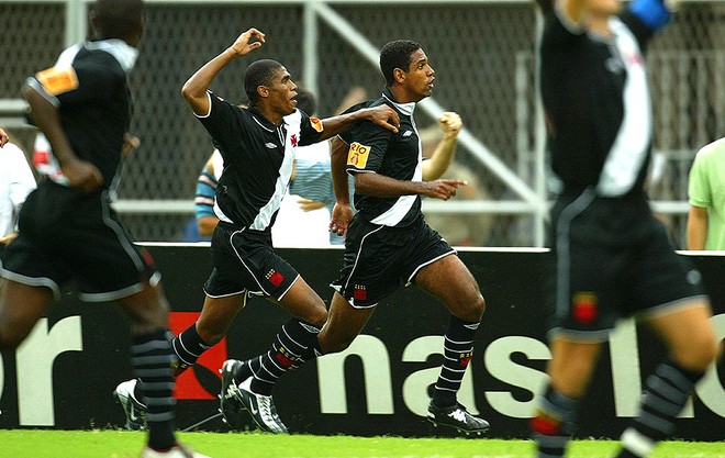 Henrique comemoração gol Vasco contra Atlético-PR 2004 (Foto: Arquivo / Agência O Globo)