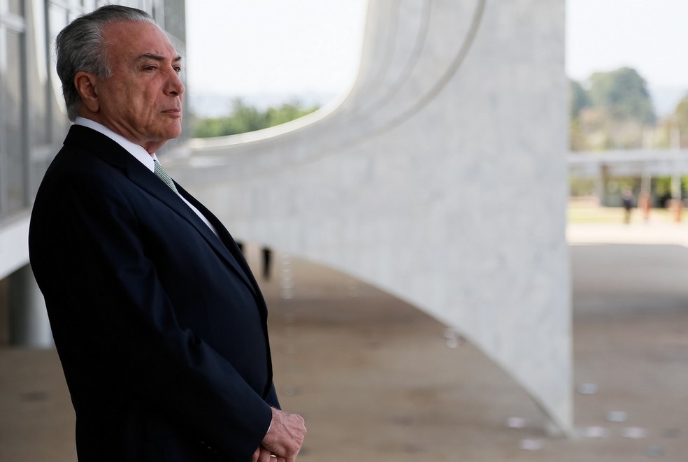 Imagem mostra o presidente Michel Temer na área externa do Palácio do Planalto (Foto: Beto Barata/PR)