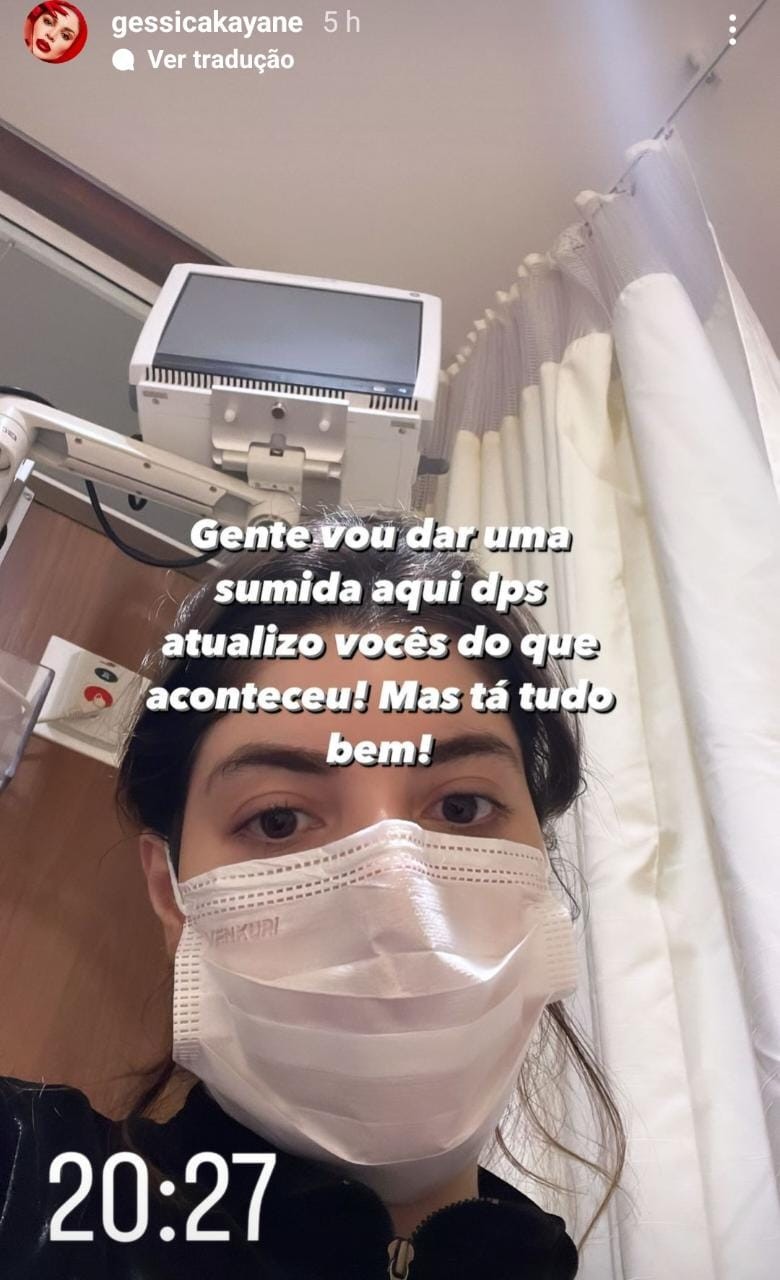 GKay posta no hospital com Anitta (Foto: Reprodução/Instagram)