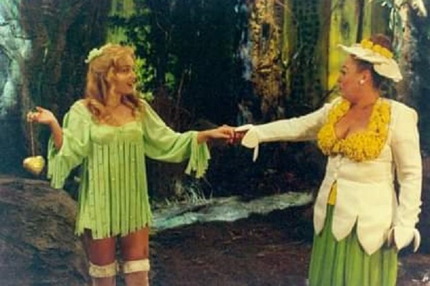 Angélica e Marilu Bueno em cena como Fada Bela e Margarida em Caça Talentos (Foto: Divulgação/Canal Viva)