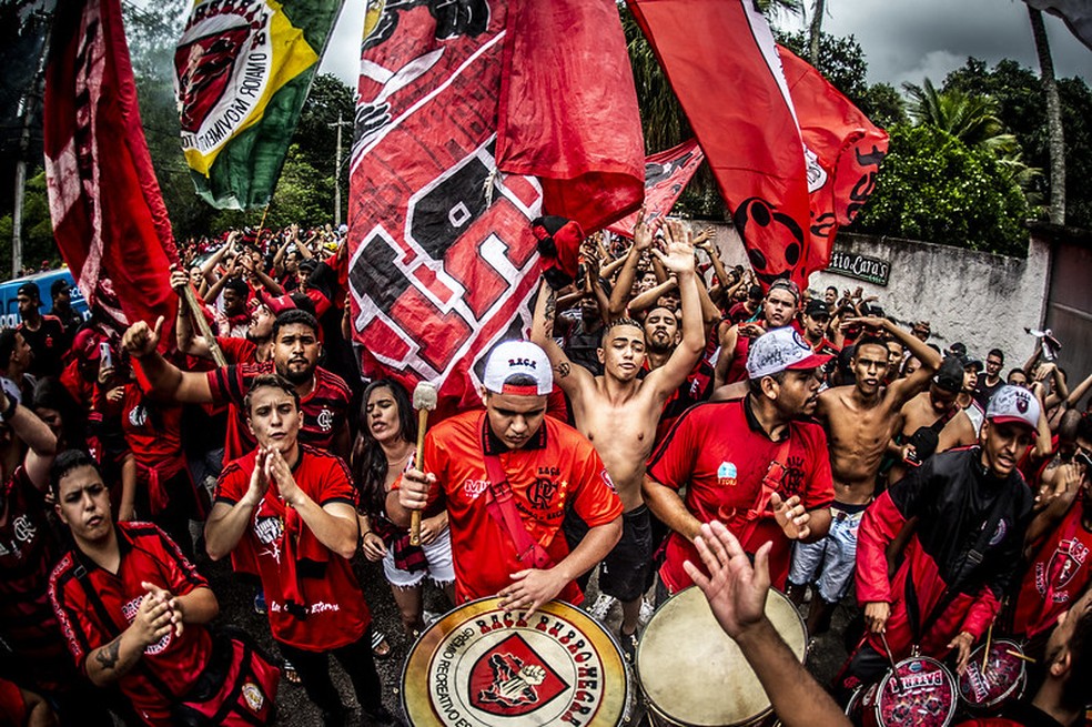 [Libertadores] Em clima de festa, torcida faz “AeroFla” para se despedir do elenco antes de final; veja fotos e vídeos