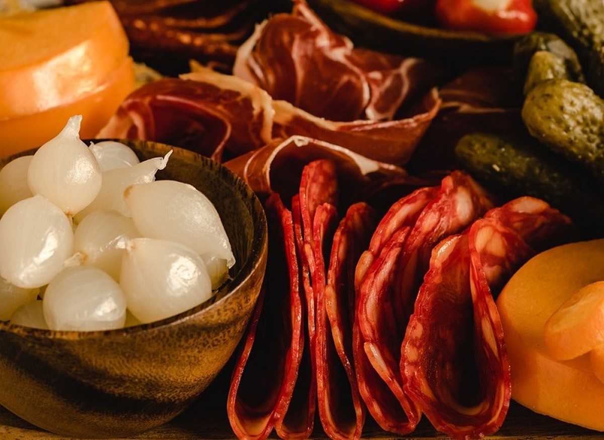 Salame veja diferenças entre os tipos hamburguês e italiano Receitas Sadia Receitas