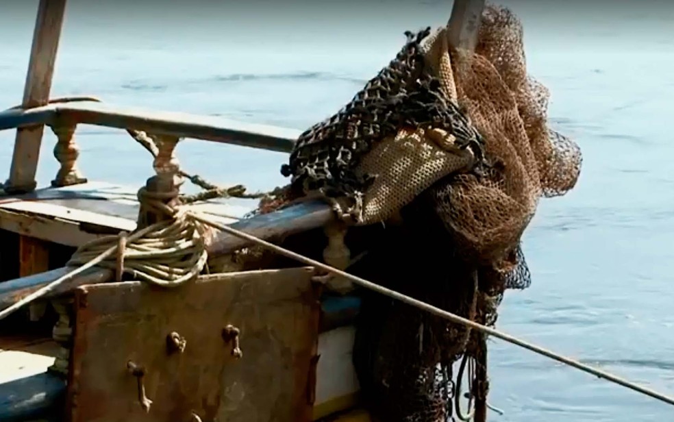 Redes de pesca de arrasto usadas por pescadores e onde as tartarugas ficam presas, sem conseguir respirar (Foto: ReproduÃ§Ã£o/TV Bahia)