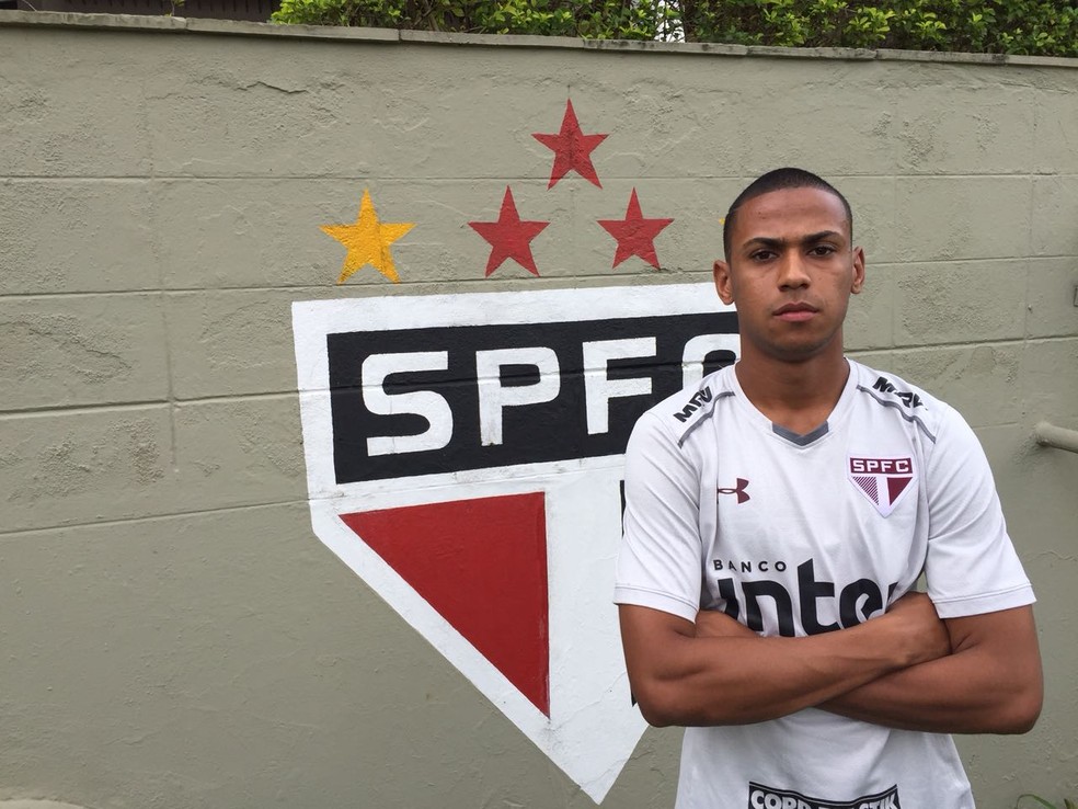 Bruno Alves deverá ser titular do São Paulo contra o Corinthians (Foto: Marcelo Hazan )