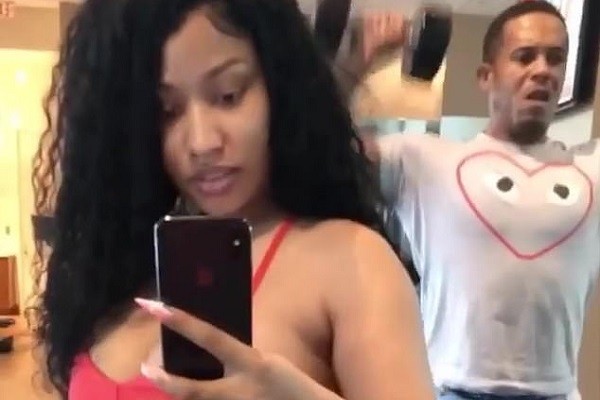 Nicki Minaj malhando com o marido Kenneth Petty (Foto: Instagram)