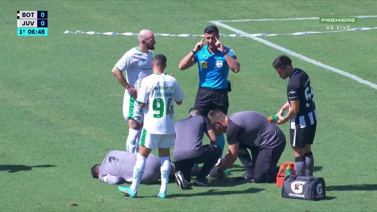 Aos 6 min do 1º tempo - Gatito Fernandez dá susto e recebe atendimento