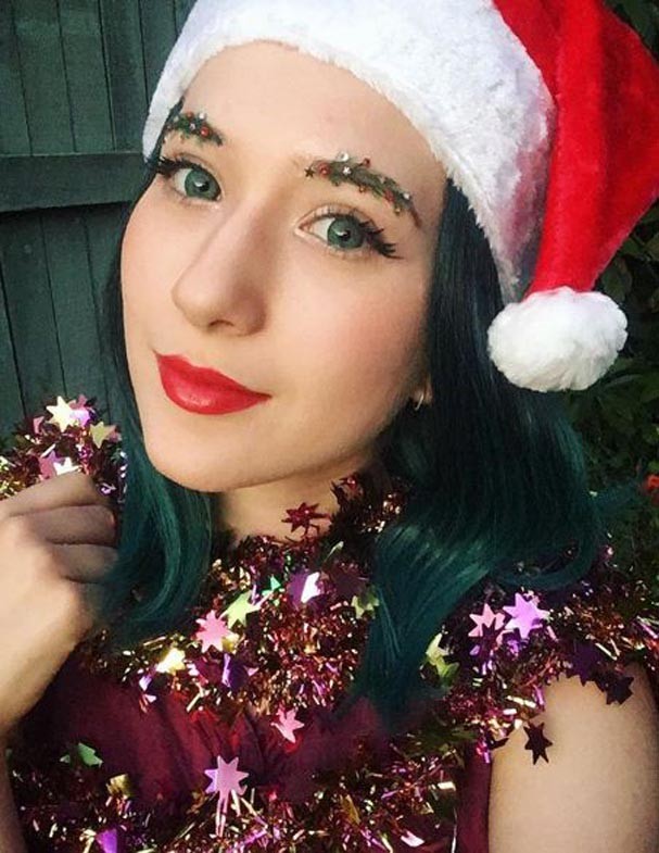 Sobrancelha de árvore de natal (Foto: Reprodução/Instagram) Sobrancelha de árvore de natal (Foto: Reprodução/Instagram)