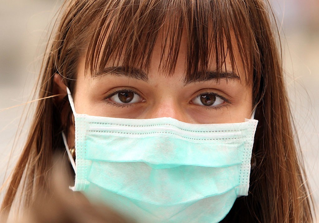 Coronavírus pode viver até 7 dias em máscara cirúrgica (Foto: Getty Images)