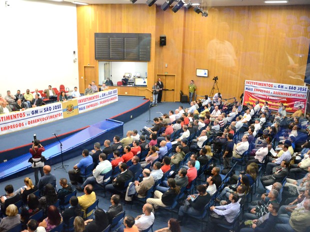 Plenário da Câmara Municipal ficou lotado durante a audiência pública que discutiu o acordo entre GM e sindicato para investimentos em São José. (Foto: Divulgação/Câmara Municipal de São José dos Campos)