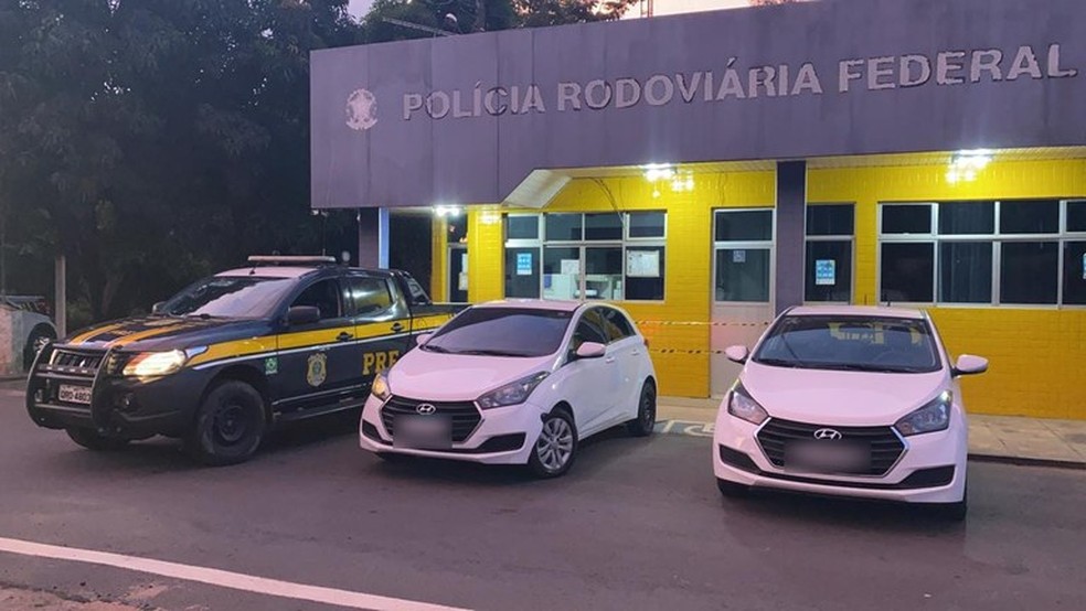 Veículo clonado ao lado do caro original no posto da PRF em Teresina — Foto: Divulgação/PRF-PI
