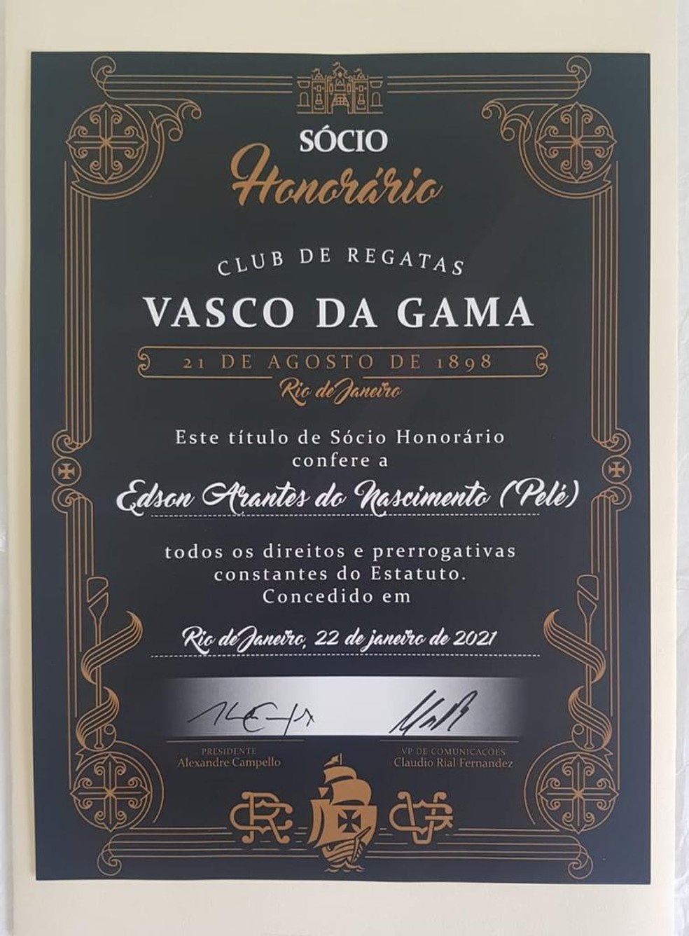 Diploma de Pel� de s�cio honor�rio do Vasco � Foto: Divulga��o