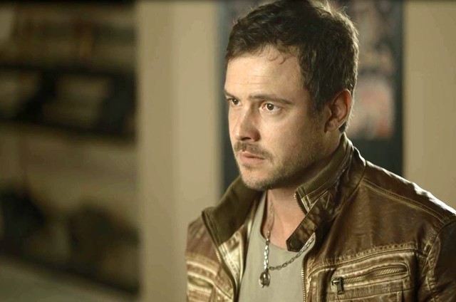 Sergio Guizé é Chiclete em 'A dona do pedaço' (Foto: Reprodução)
