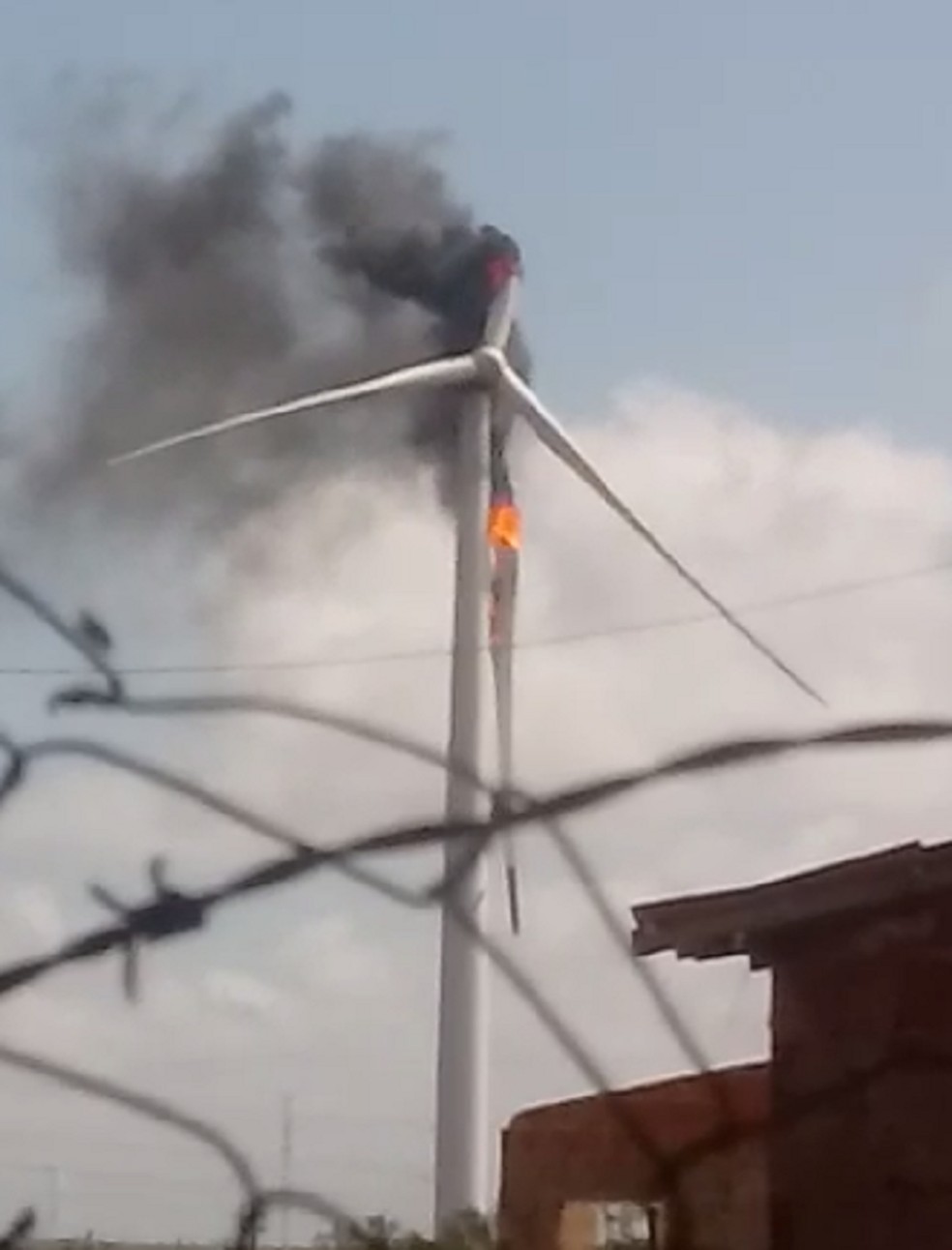 Torre eólica pega fogo no interior do RN — Foto: Reprodução